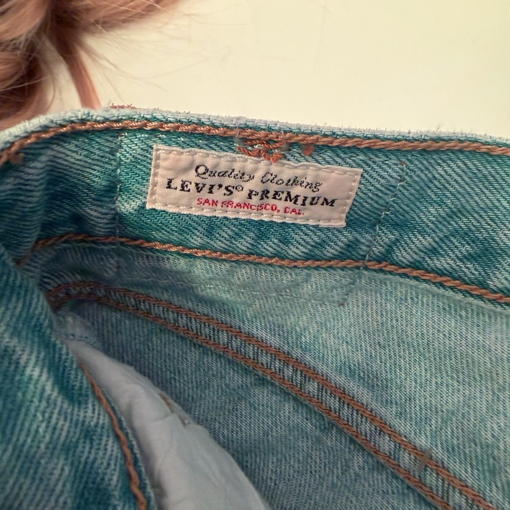 Levi’s High Rise Distressed Blue Jeans - Picture 5 of 7
